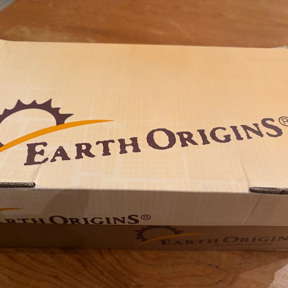 New in Box Earth Origins size 9 women’s Black Leather Sandals. Beautiful! - Picture 8 of 9
